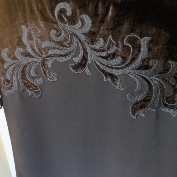 Ann Taylor Silk Chiffon Black Tie Dress with beautiful flock detailing- Size 10P - Picture 5 of 10